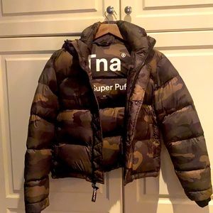 TNA Super Puff Shorty camo print in XS